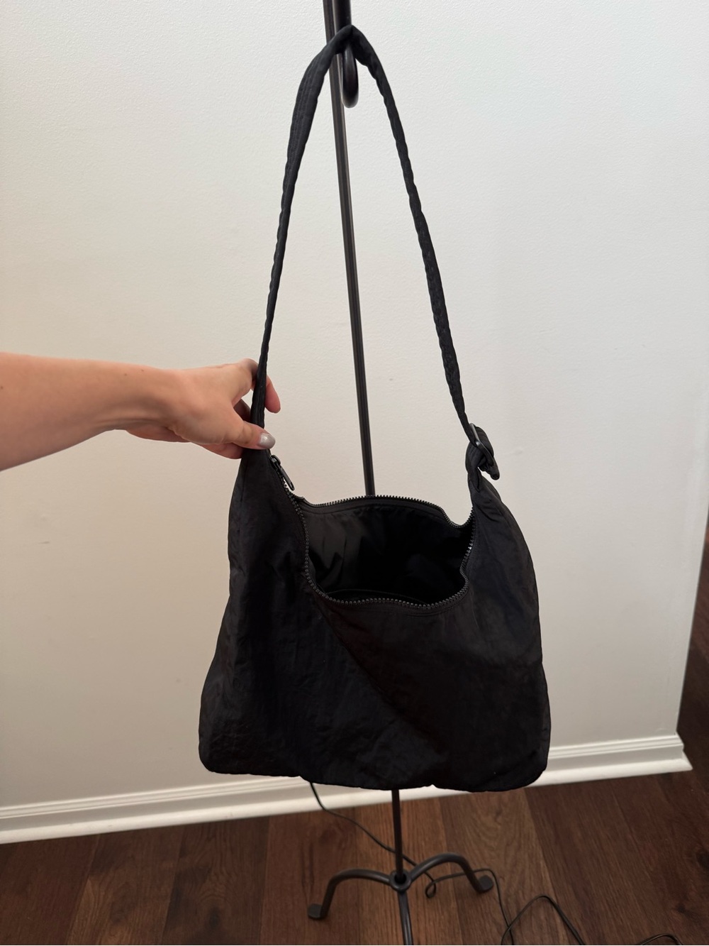 BAGGU Black Shoulder Hobo Bag - Picture 4 of 4
